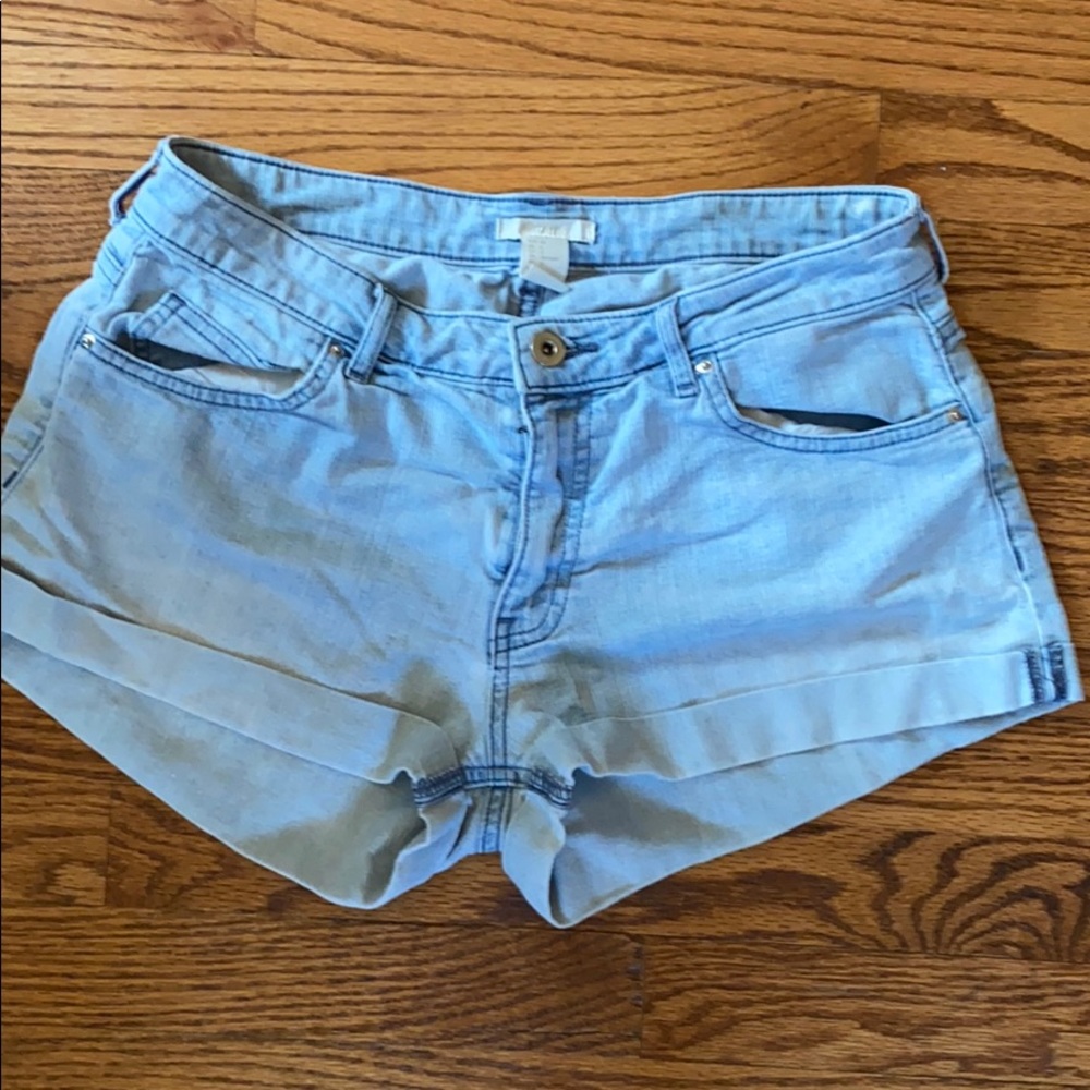 High waisted light wash H&M shorts